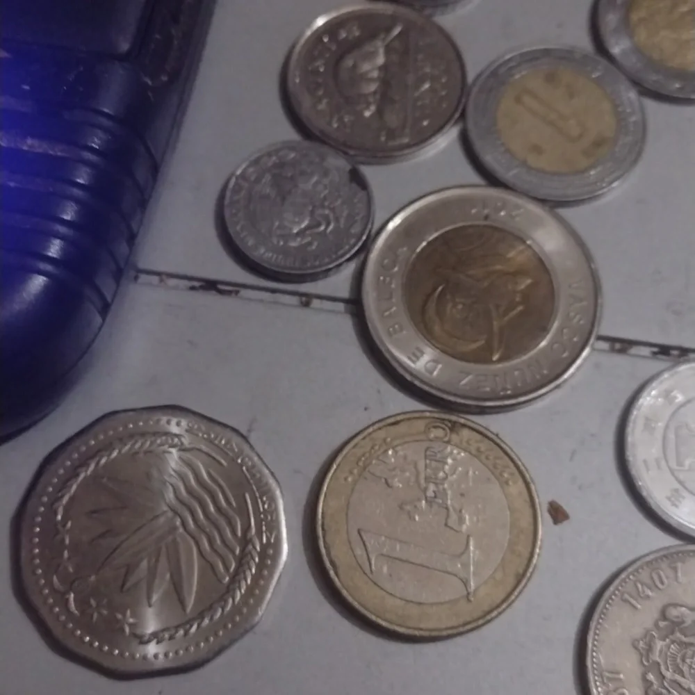 Assorted Foreign Coins Collection - Picture 3 of 5